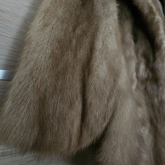 Vintage Mink Fur Capelet Cropped Fur Jacket | Light Brown | Old Hollywood - Picture 3 of 15